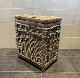 Small rectangular lined laundry basket (45x30x54cm)