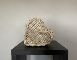Small heart-shaped basket (31x31x12cm)