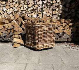 Quadratischer Kaminholzkorb aus grobem Rattan, rostbraun (auf Rollen) (50 x 50 x 49 cm)