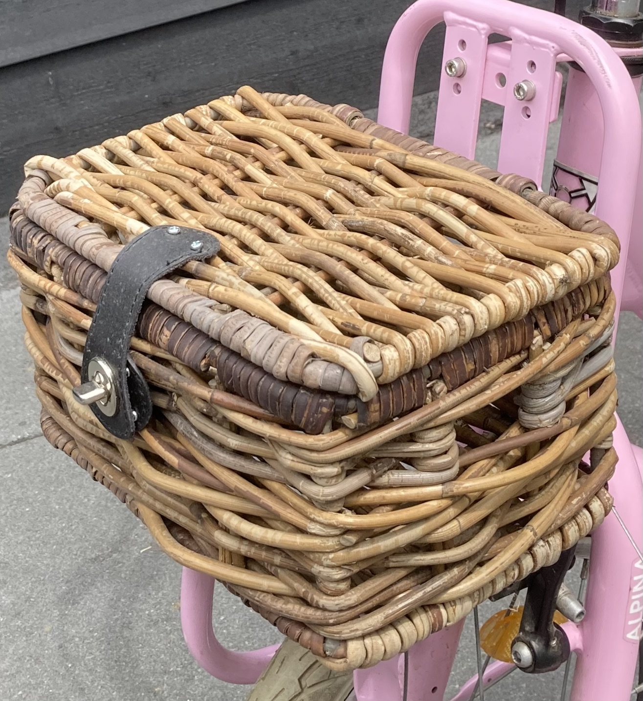Kleiner Fahrradkorb mit Deckel BRAUN (27 x 18 x 13 cm)