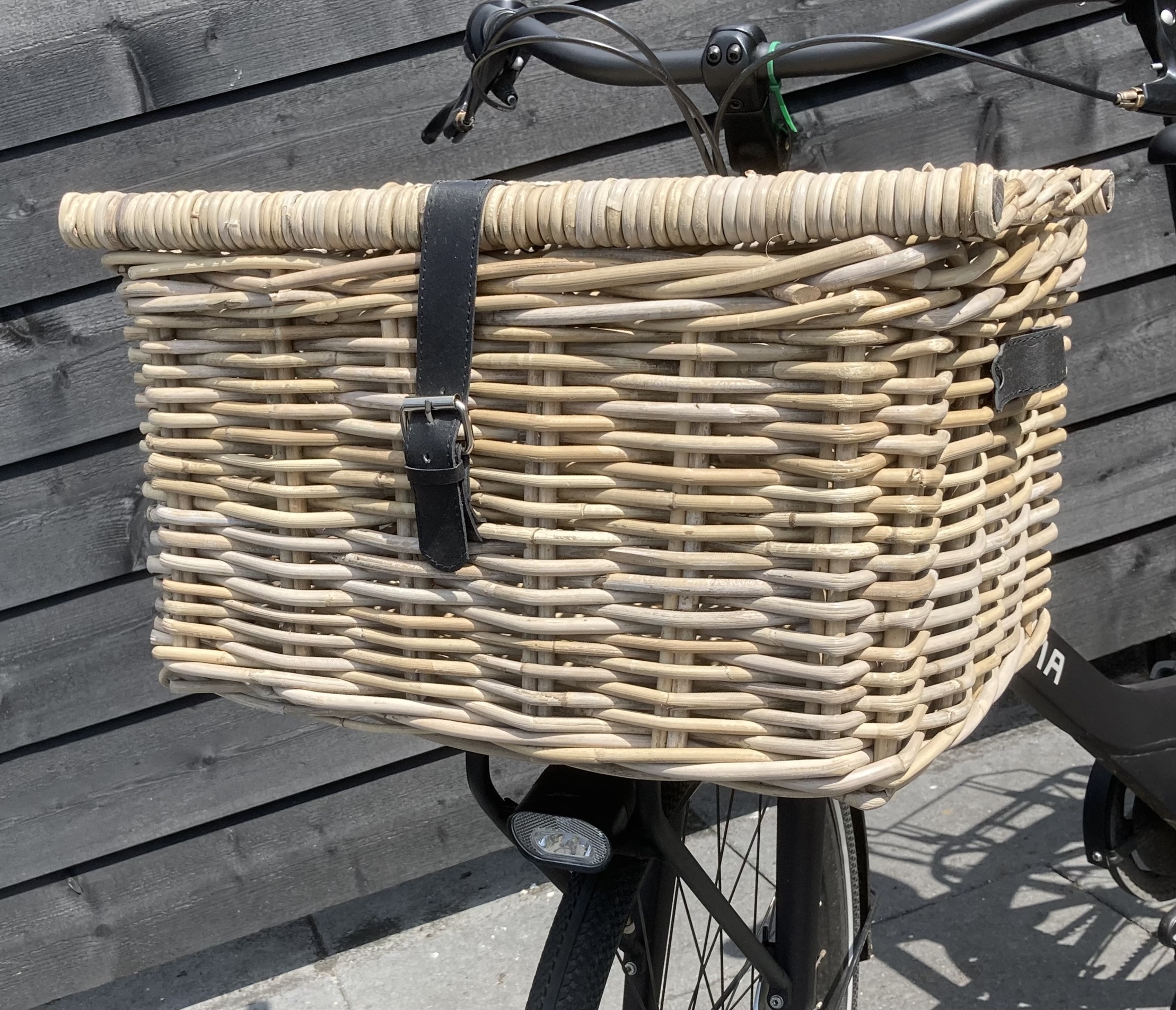 Kleiner Lastenfahrradkorb mit Lederriemen (43 x 33 x 27 cm)