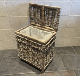 Small rectangular lined laundry basket (45x30x54cm)
