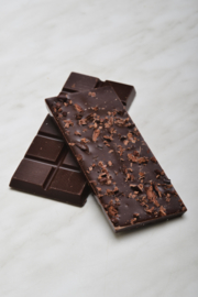 Tablet: dark chocolate with cocoa nibs