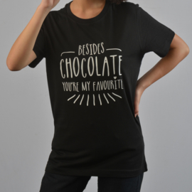 T-shirt met quote: Besides chocolate you're my favourite.