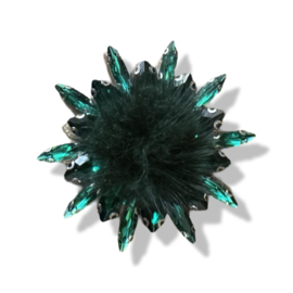Bloem groen met steentjes en veren