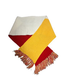 Grof gebreide sjaal met 3 kleur vlakken rood wit geel