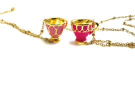 Ketting stainless steel goud met  fuchsia theekopje