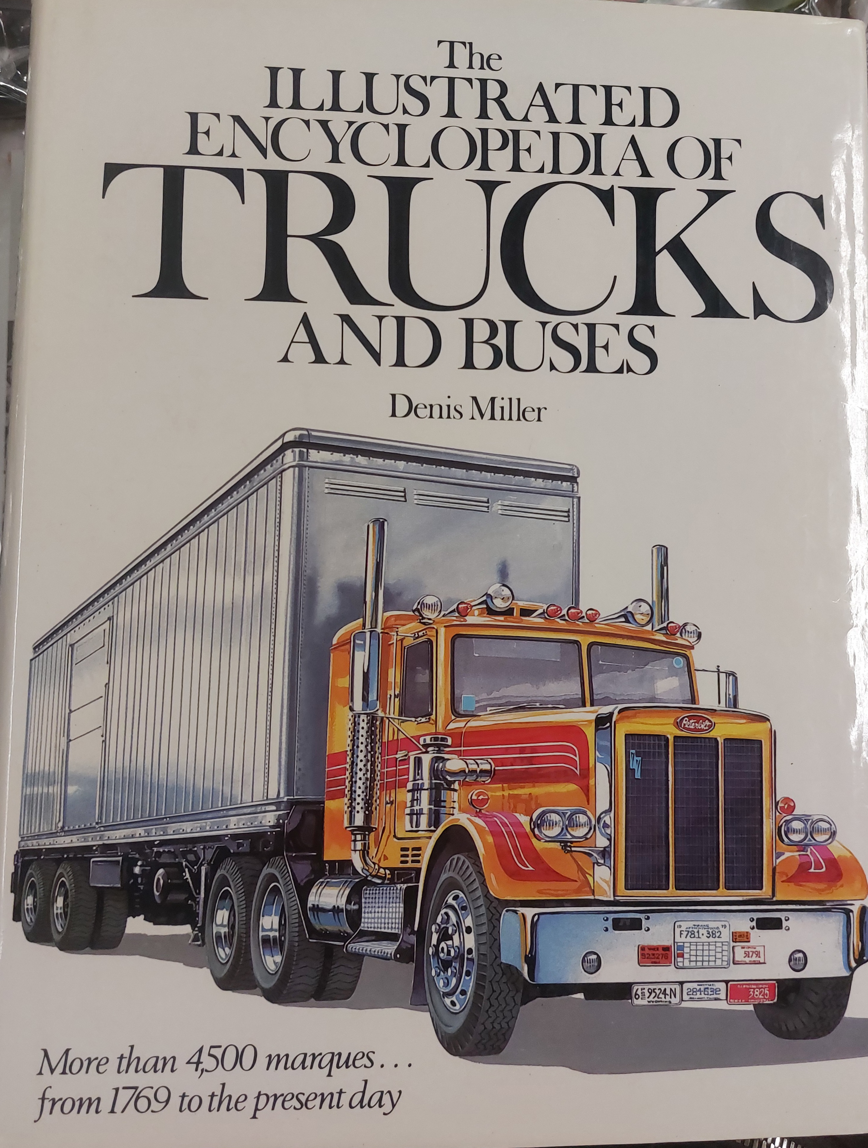 The Illustrated Encyclopedia of TRUCKS and Buses
