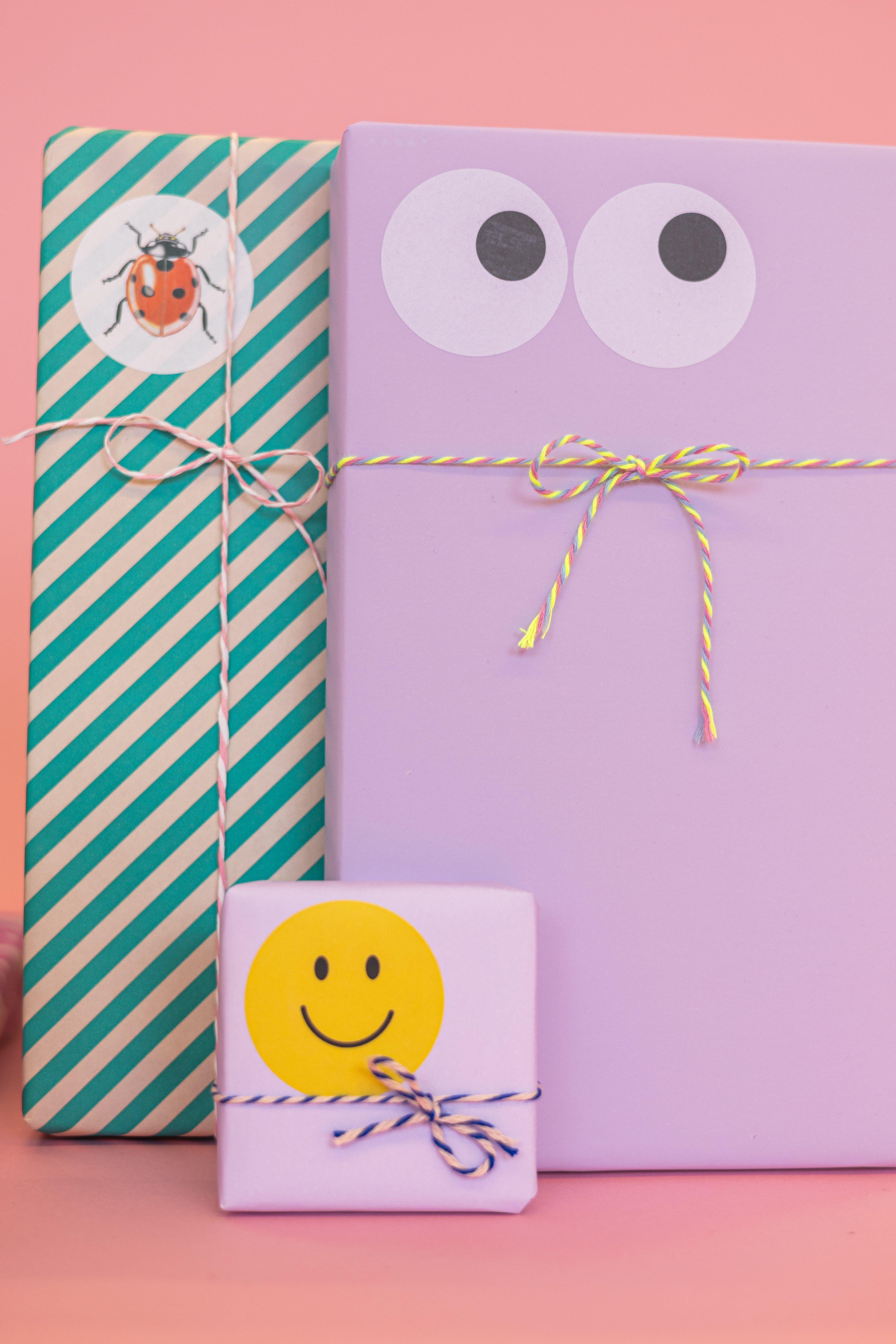5 smiley stickers