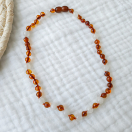 Barnsteen baby/peuter ketting | maansteen - cognac