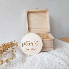 Aankondigingskistje met houten schijf | peter