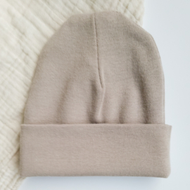 Babymuts met naam | zand