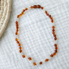 Barnsteen baby/peuter ketting | maansteen - cognac