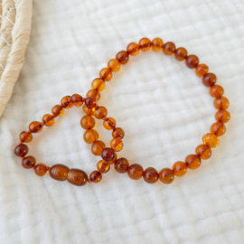 Barnsteen newborn armbandje 12 cm | cognac