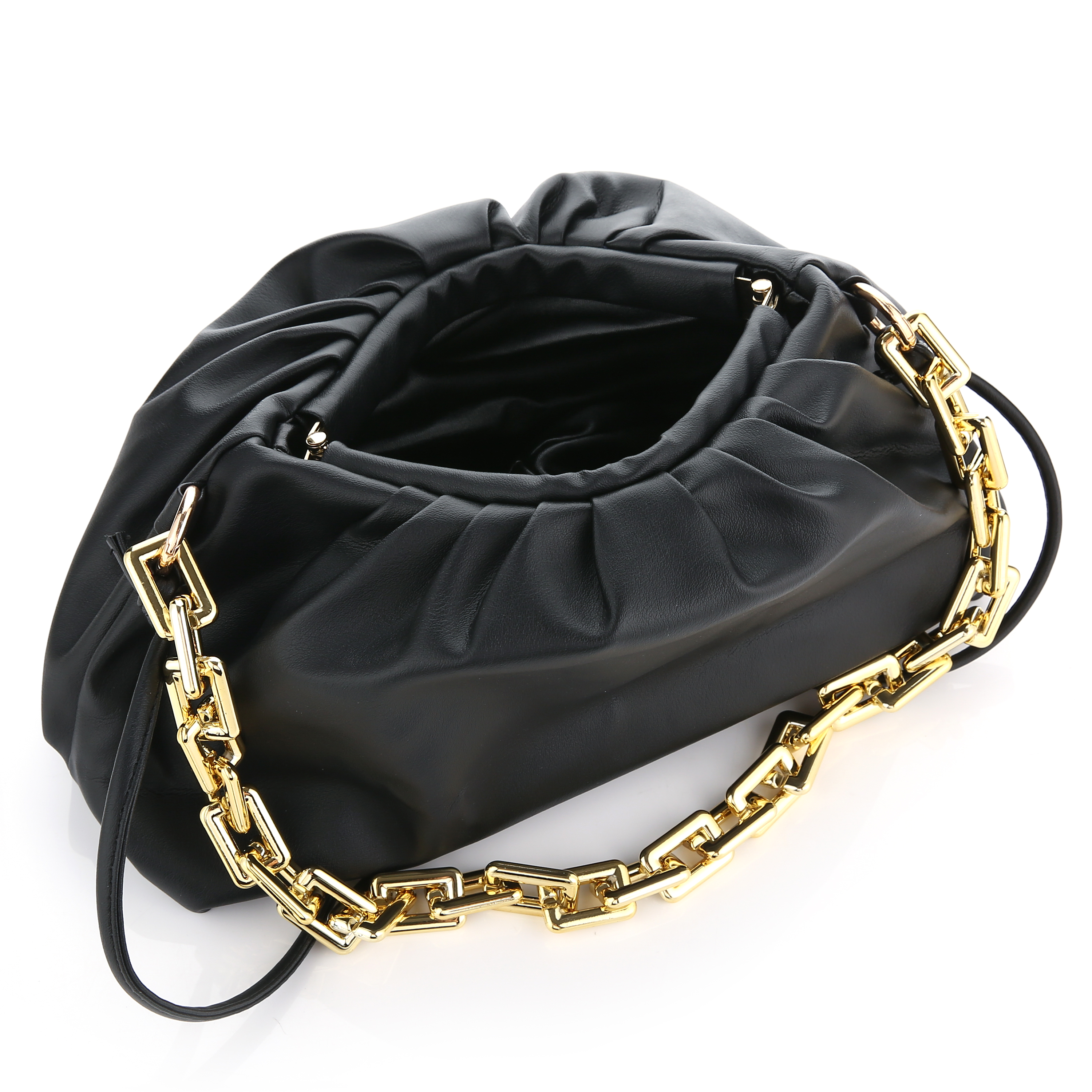 Schoudertas zwart met gouden ketting