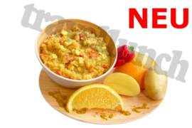 Caribische aardappel-curry schotel met kip en garnalen.