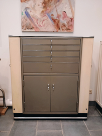 Baisch dentist's cabinet