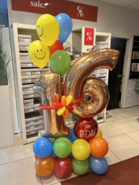 Organic cijferballon groot met 3 heliumballonnen en thema ballonnen
