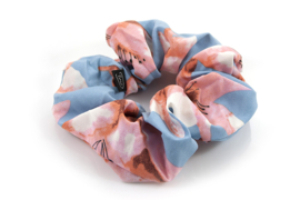 Blauwe bloemen scrunchie / haarelastiek