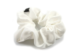 Witte schrunchie/haarelastiek