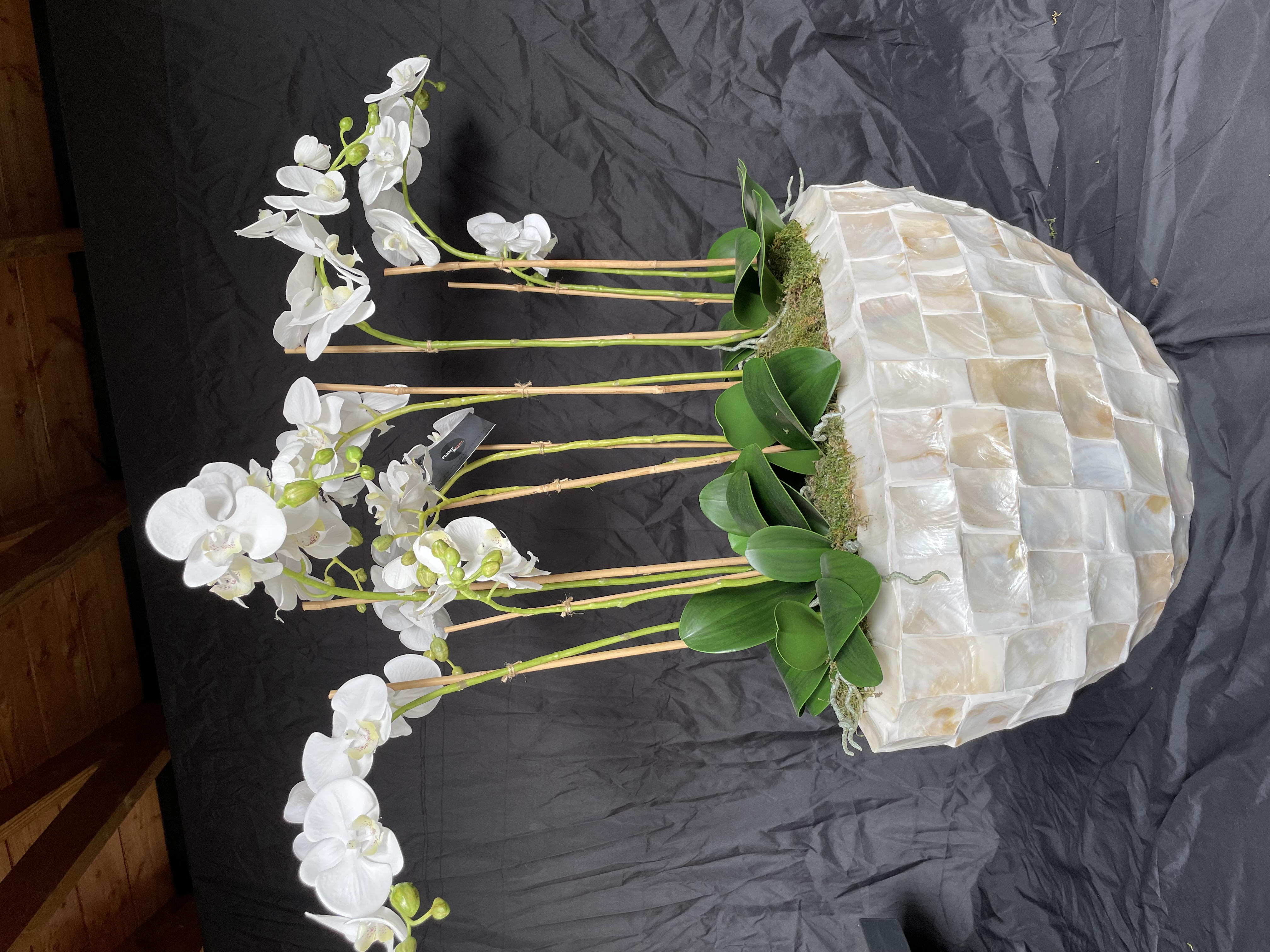 Oceana met kunst orchideeën witkleurig