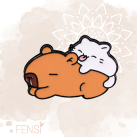 Emaille pins - capybara met kitten - per stuk
