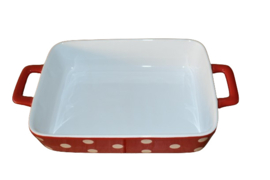 Kleine ovenschaal rood met witte stippen van Isabelle Rose