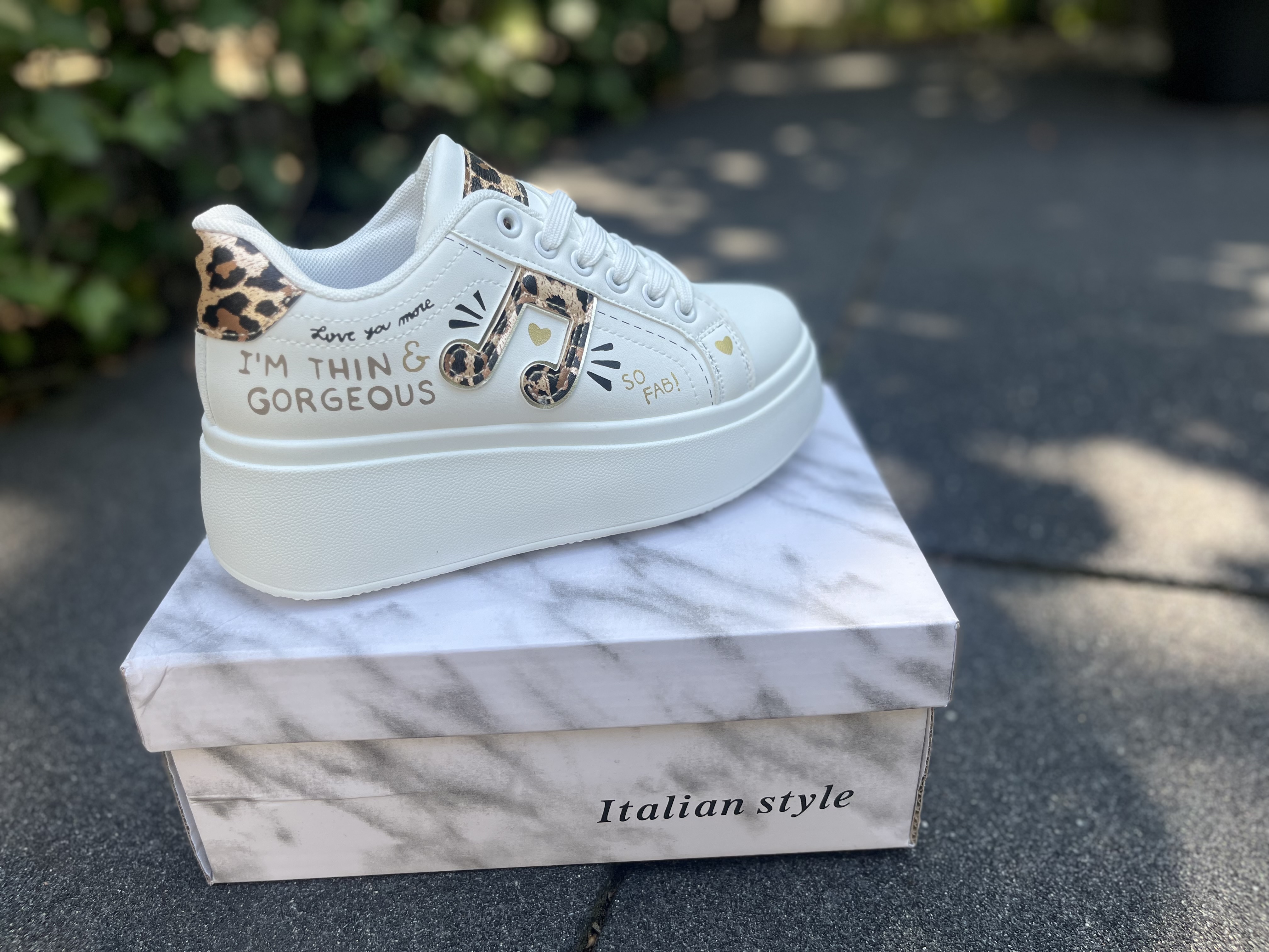 Leopard white