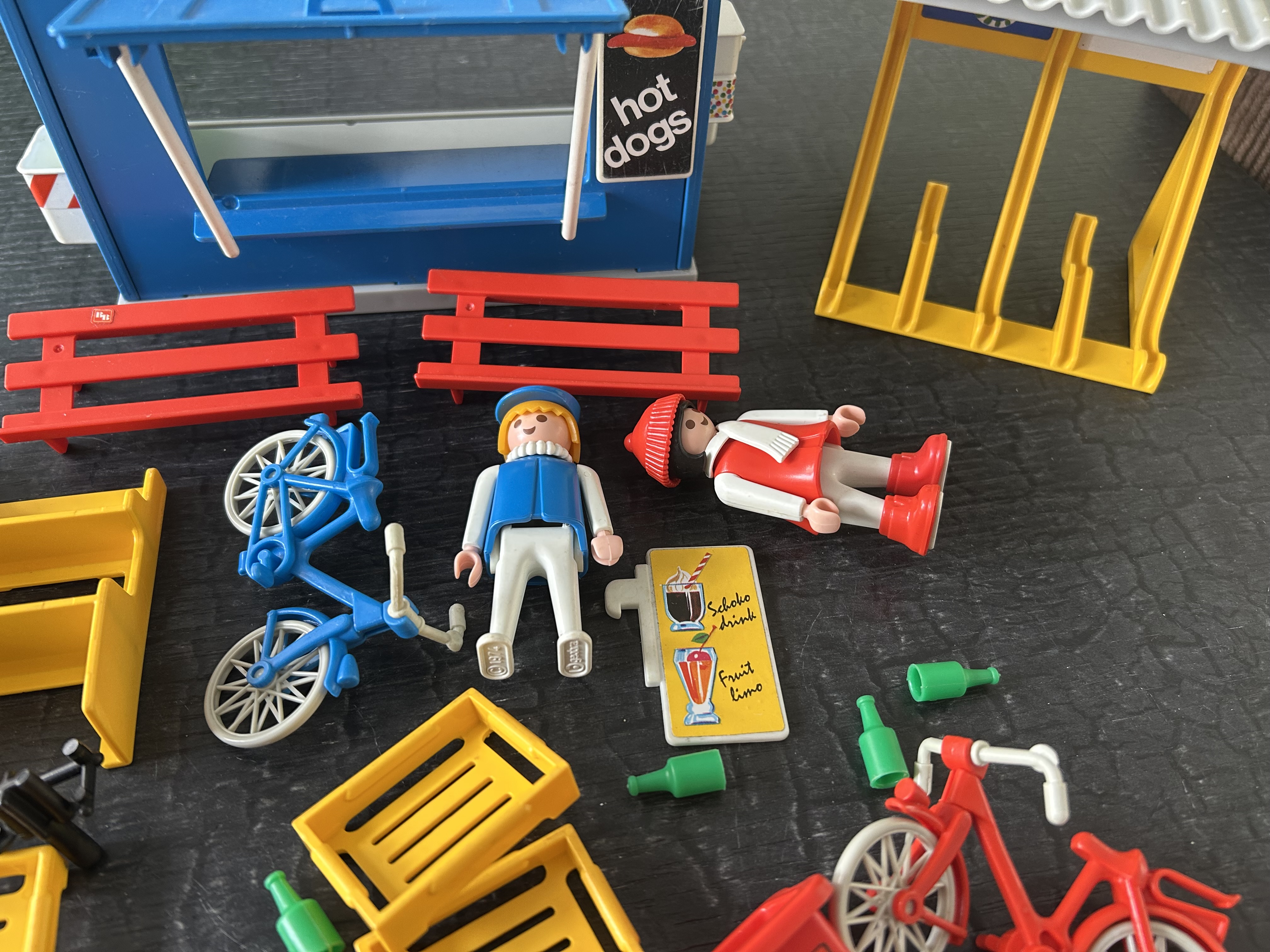 3418 Kiosk met fietsers