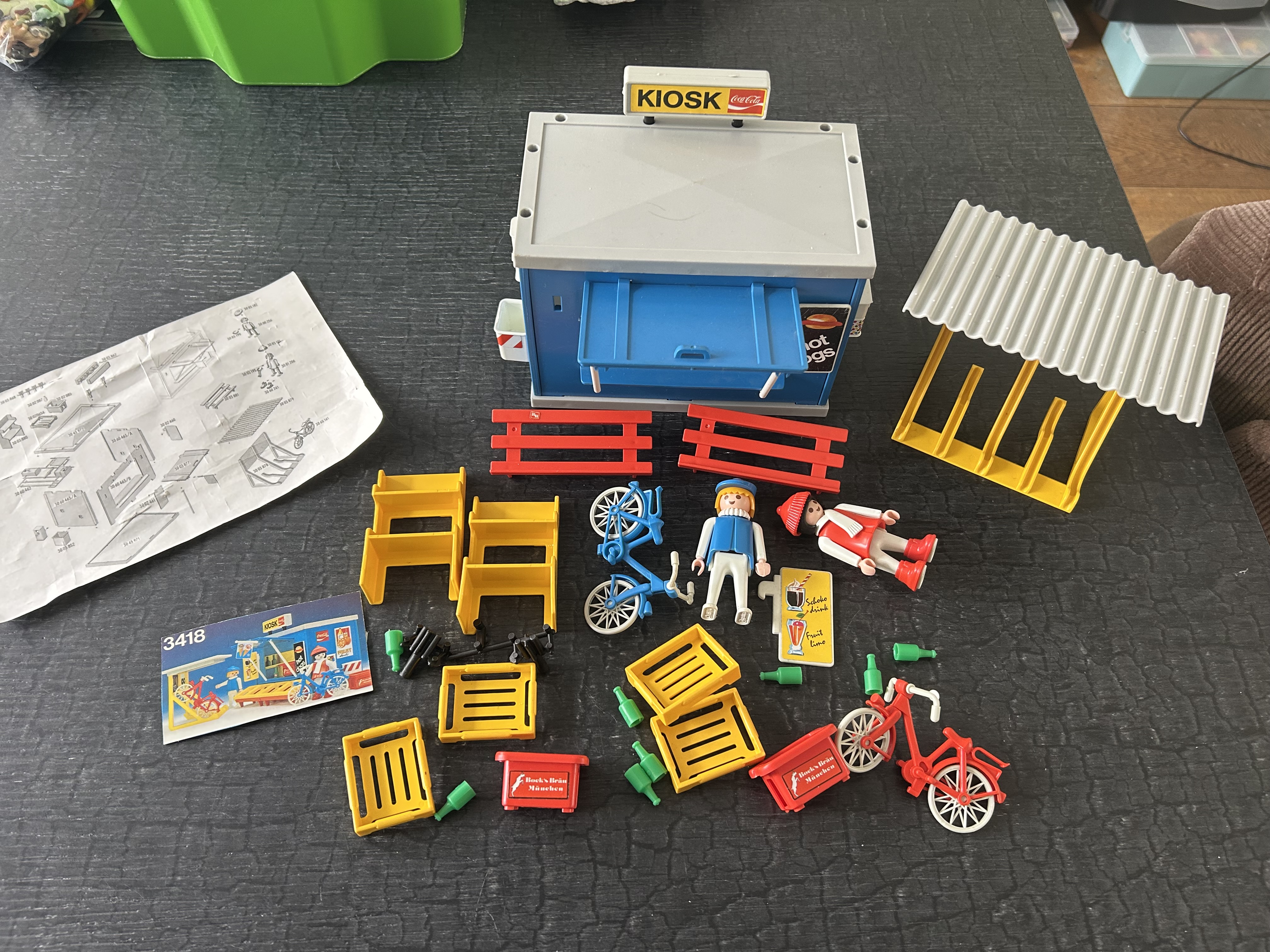3418 Kiosk met fietsers