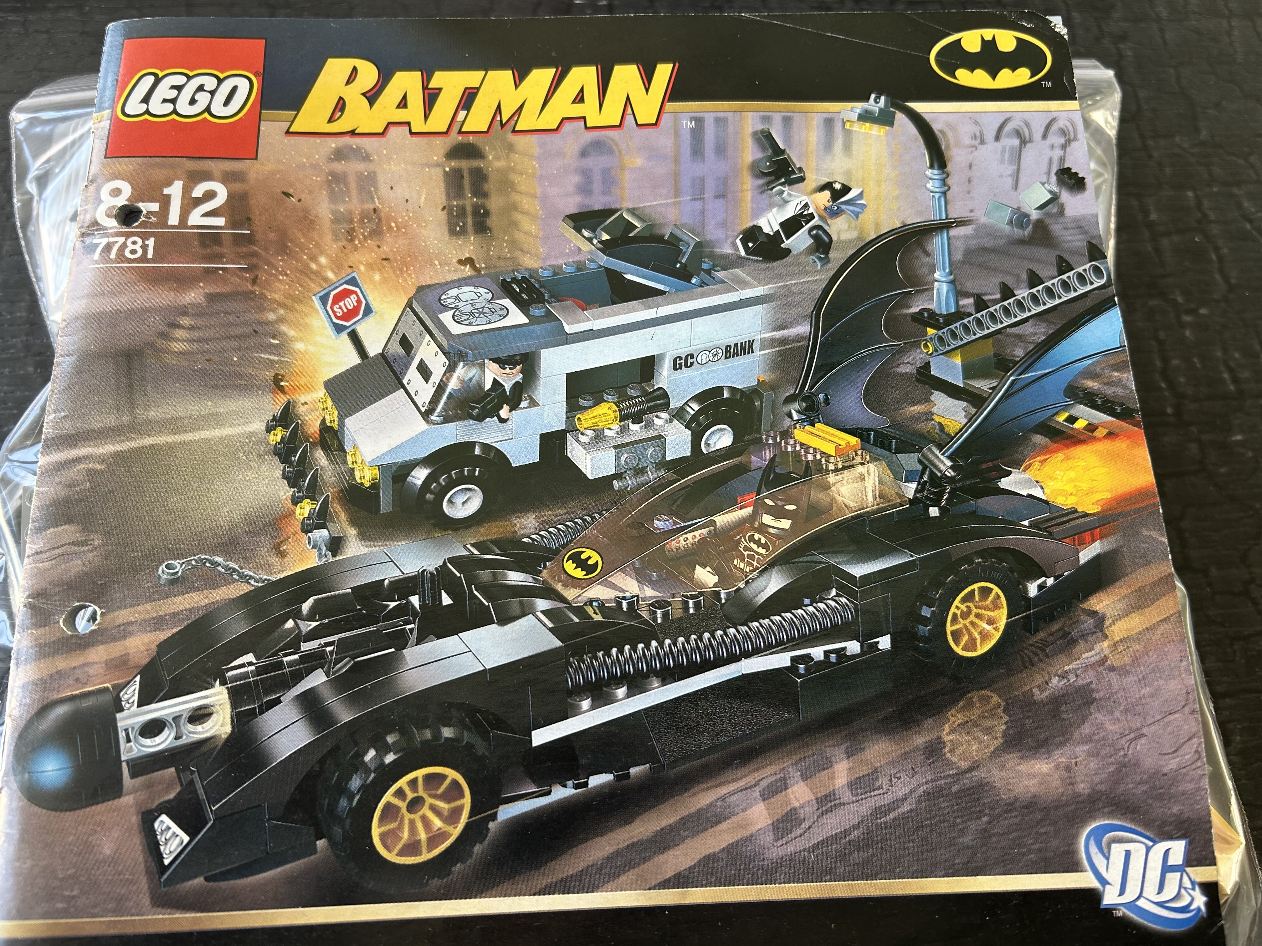 7781 The Batmobile: Two-Face’s Escape