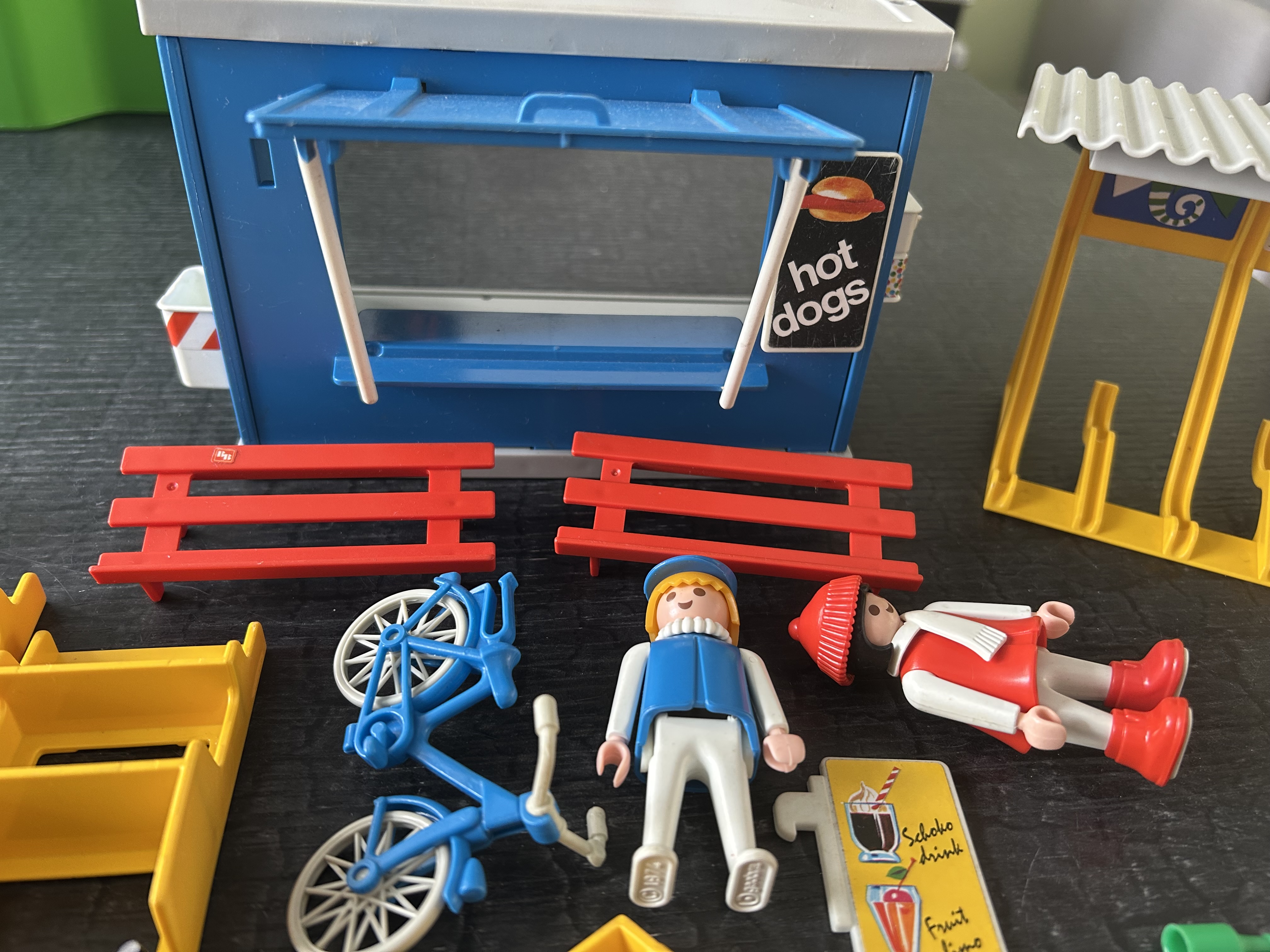 3418 Kiosk met fietsers