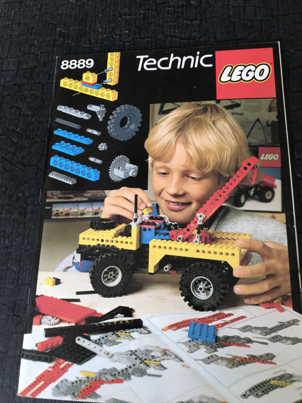8889 Lego Technic ideeën boek