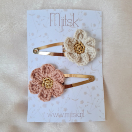 Knitted Daisies - Cream Blush