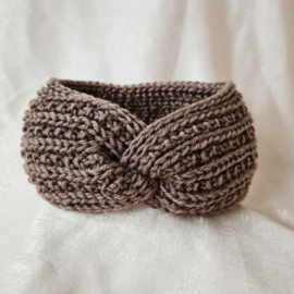 Twisted Winter - Chunky Knit Brown