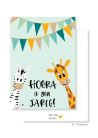 Traktatiekaartje - Zebra & Giraffe met vlaggenlijn - lichtgroene achtergrond
