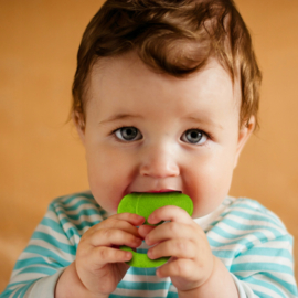 Babyono 'Bloem' Koelbijtring met "Ice gel", 3+ m- groen