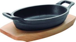 Braadpan ovaal gietijzer 15x10 cm op houten plateau