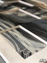TAKE ME TO THE OPERA  (special detail grey) | Caspar Luuk | Art print op houten wanddecoratie