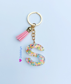 Letter S -  Multicolor vlinders ♡ roze kwastje
