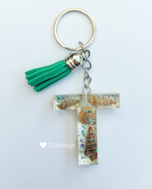 Letter T - Schelpen glitter ♡ groen kwastje