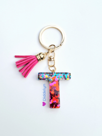 Letter T -  Multicolor Fuchsia ♡ roze kwastje