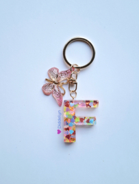 Letter F -  Multicolor hartjes ♡ Vlinder