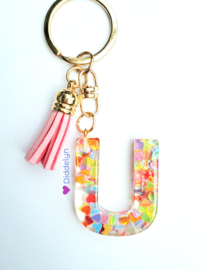 Letter U -  Multicolor hartjes ♡ roze kwastje