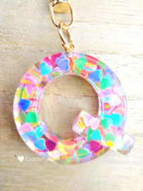 Letter Q -  Multicolor hartjes ♡ roze kwastje