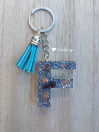 Letter F - Schelpen blauwe glitter ♡ blauw kwastje