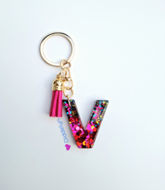 Letter V -  Multicolor Fuchsia ♡ roze kwastje