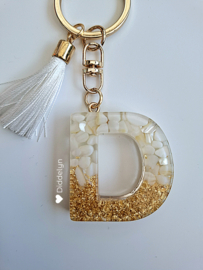 Letter D -  Wit met goud ♡ wit kwastje