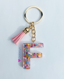 Letter F -  Multicolor sterretjes ♡ roze kwastje