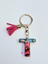Letter T -  Multicolor Fuchsia ♡ roze kwastje